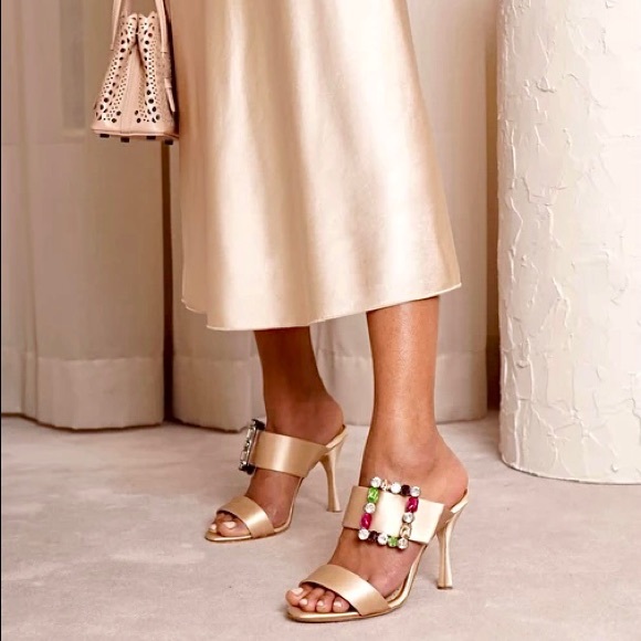 ✨New MANOLO BLAHNIK Verda Satin Crystal Slide Heel Sandals Nude Size 37.5 - Picture 16 of 16